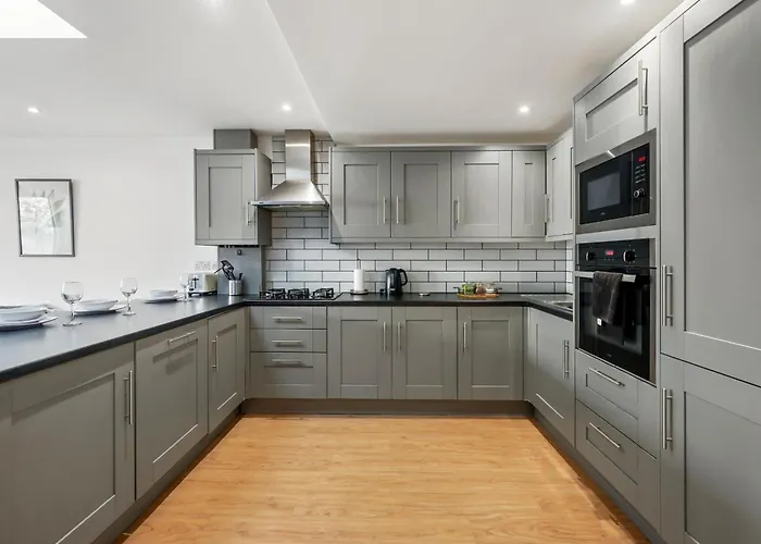 Modern Bristol Abode - Parking And Garden
